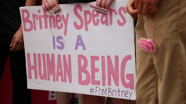 Getty Britneysign 062321 0