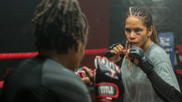 e_bruised_halle_berry_08182021