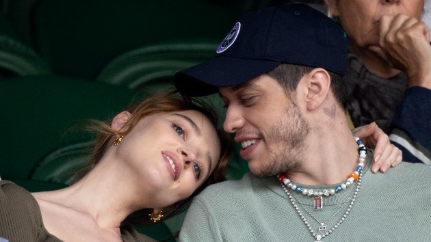 getty_pete_davidson_phoebe_dynevor_07262021
