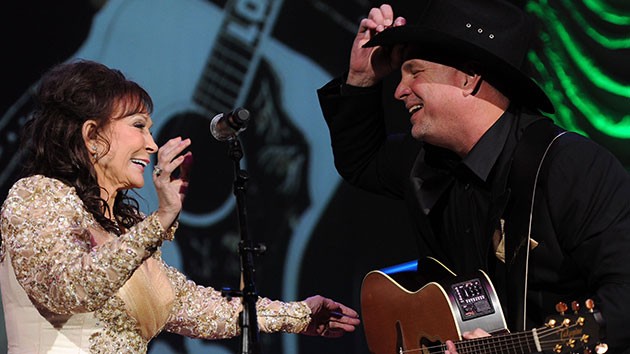g_lorettalynngarthbrooks_0