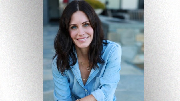 E courteney cox 04162021