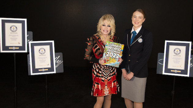 M dollyparton 9