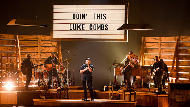M_LukeCombs-15