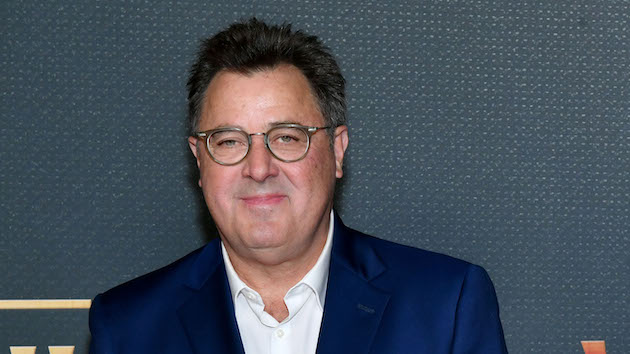 Cmt Giants: Vince Gill Red Carpet