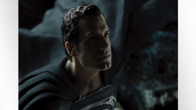 e_henry_cavill_As_supes_10182022