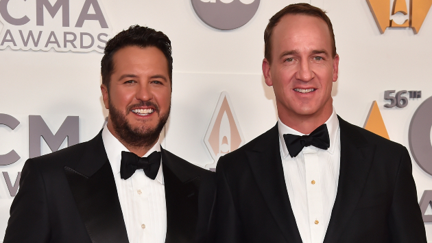 M_LukeBryanPeytonManningCMAs22