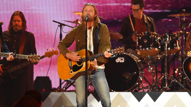 M_DierksBentleyCMAs22Perf