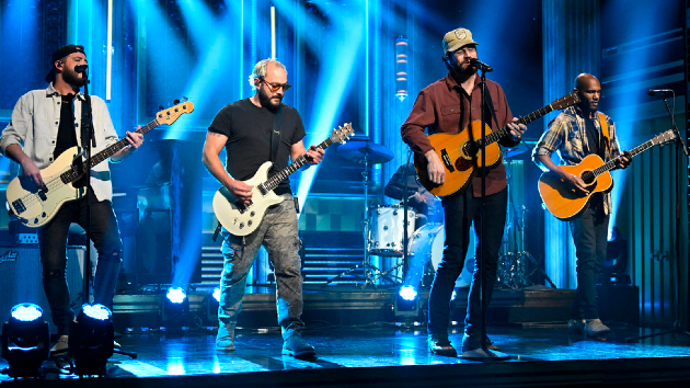 M Samhunttonightshowwithband 1