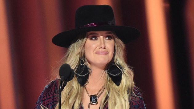 M_LaineyWilsonCMAAwards2022AcceptanceABC