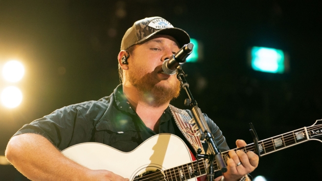 M_LukeCombs2022CMAFestPerformanceABC