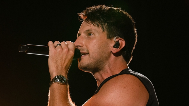 M_RussellDickerson2022CMAFestPerformance2ABC
