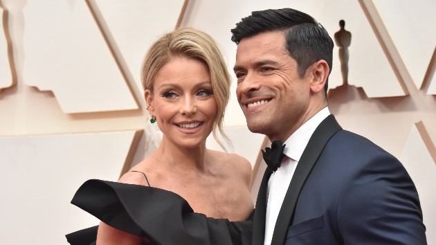 Getty kelly ripa mark consuelos 05252021