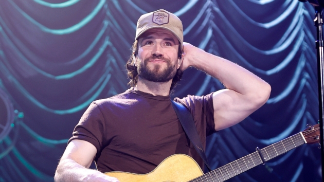 Getty_SamHuntMarronShirt
