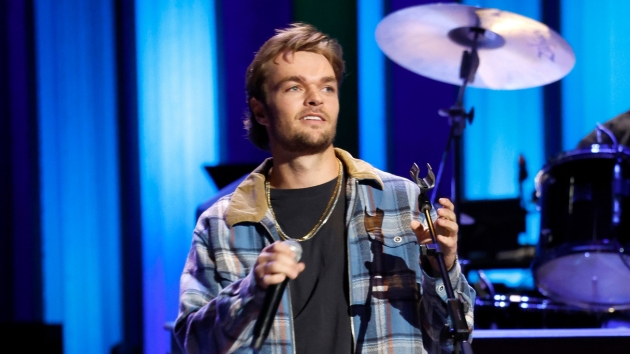Getty_ConnerSmithBlueFlannelShirt