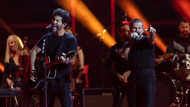 M Danandshay2023cmaawardsperformancedisneyfrankmicelotta
