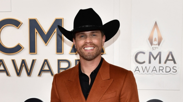 M Dustinlynch2023cmaawardsdisneyscottkirkland 1