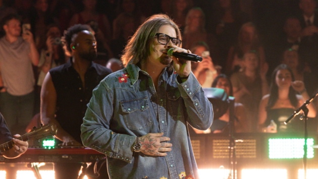 M hardy2023cmaawardsperformancedisneyfrankmicelotta 1
