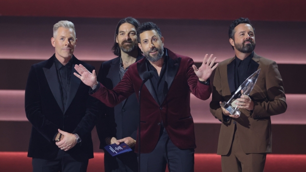M Olddominion2023cmaawardsdisneyfrankmicelotta