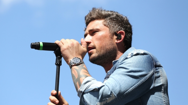 Getty Michaelraybluedenimshirt