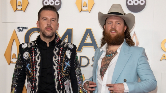M Brothersosborne2023cmaawardsredcarpetdisneyscottkirkland