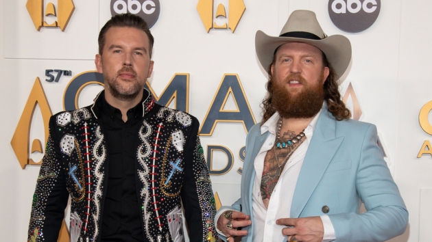 M Brothersosborne2023cmaawardsredcarpetdisneyscottkirkland