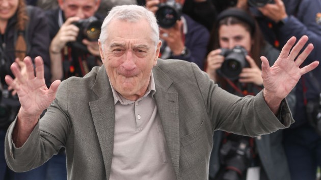 Getty Deniro Waving 01262024