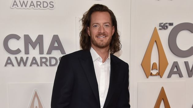 M Tylerhubbardcmaawards2022redcarpetabc