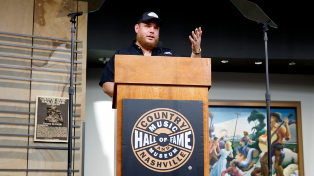 G Lukecombsthemaniamcountrymusichalloffameandmuseumexhibit2024