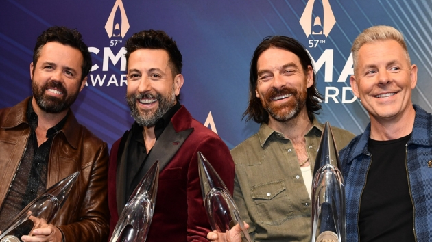 M Olddominion2024cmaawardsbackstagedisneyfrankmicelotta