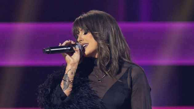 M ellalangley2024cmaawardsonstagedisneyfrankmicelotta