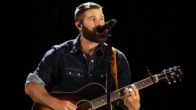 M jordandaviscmafest2025abcguitar