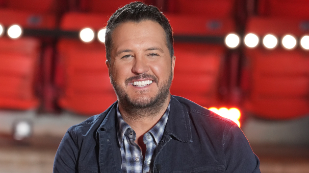 M lukebryansittingsmilingidol2025abc