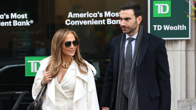 Getty jenniferlopezbrettgoldstein 101625