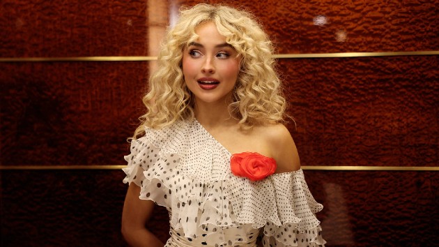 M sabrinacarpentersnlpromo 101525