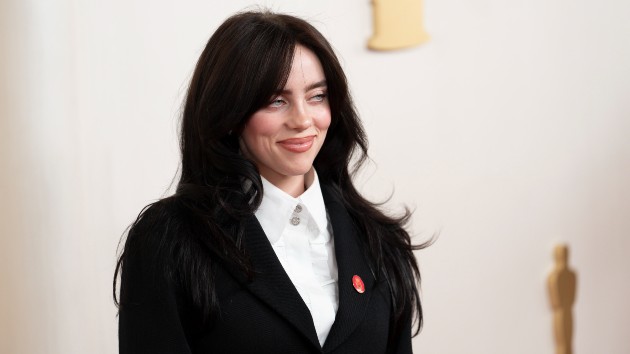 M BillieEilishoscarscarpetdisneychriswillard