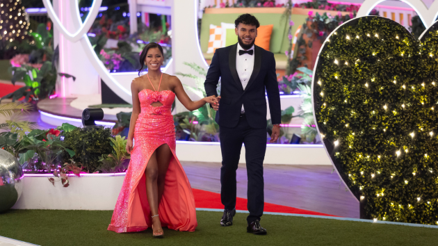 E LoveIslandAmayaBryan