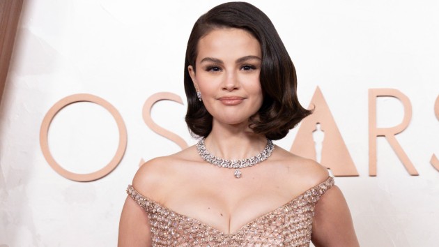 M SelenaGomezOscars1 disneyscottkirkland