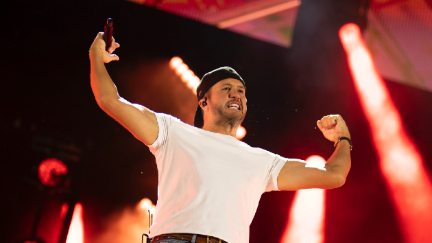 M LukeBryanArmsUPCMAFest2025abc